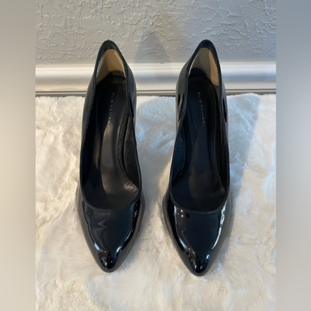 Elie Tahari Black Patent Heels, With A Design On The Heels Size 38 1/2